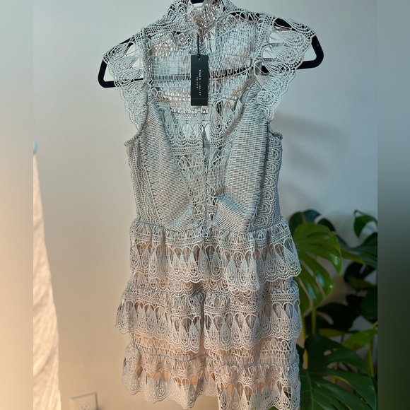 Romeo+Juliet Couture Lace Sleeveless Dress - Picture 4 of 7